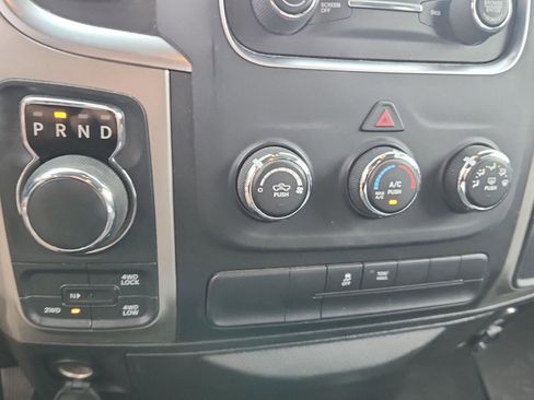 Used 2019 RAM 1500 Classic SLT AWD/4WD image 15