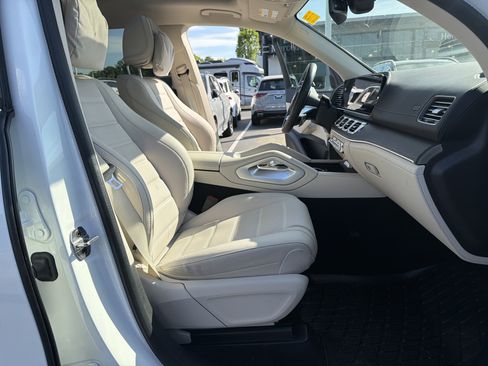 Used 2025 Mercedes-Benz GLS 450 4MATIC image 34