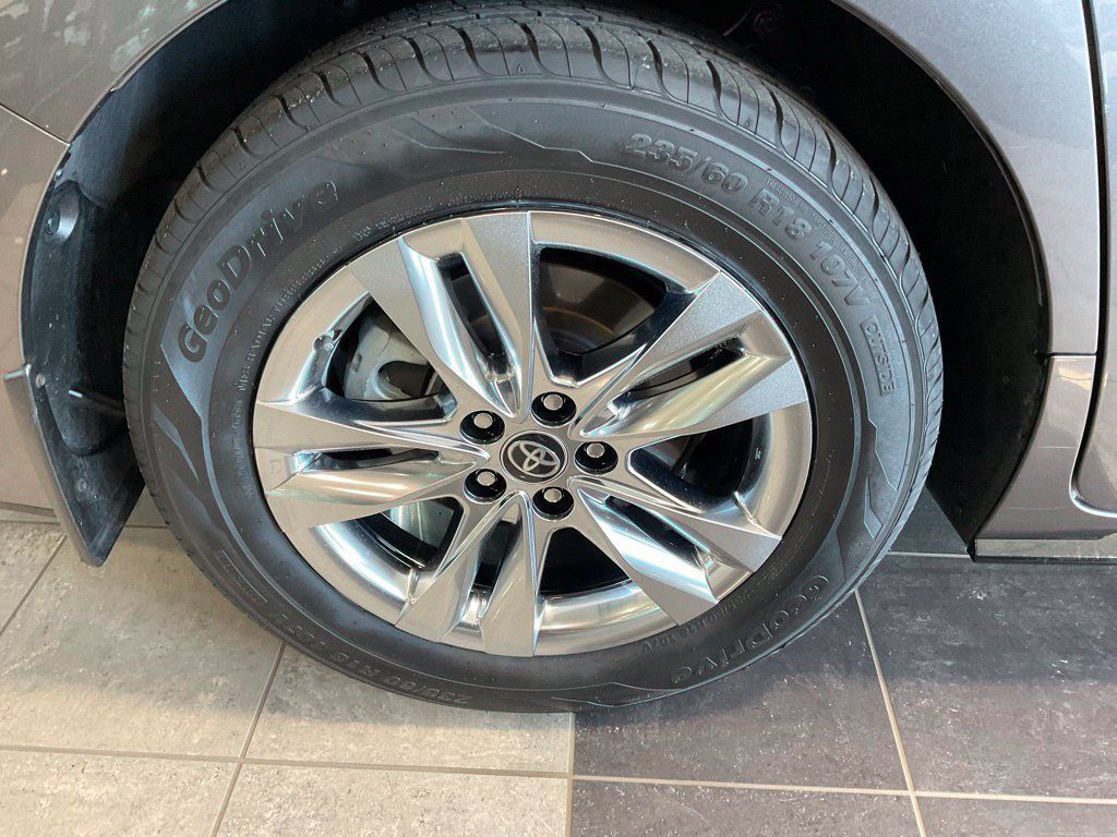 Certified 2023 Toyota Sienna Limited AWD/4WD image 7