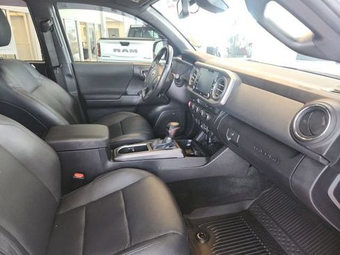 Used 2023 Toyota Tacoma TRD Off-Road w/ TRD Premium Off Road Package AWD/4WD image 29