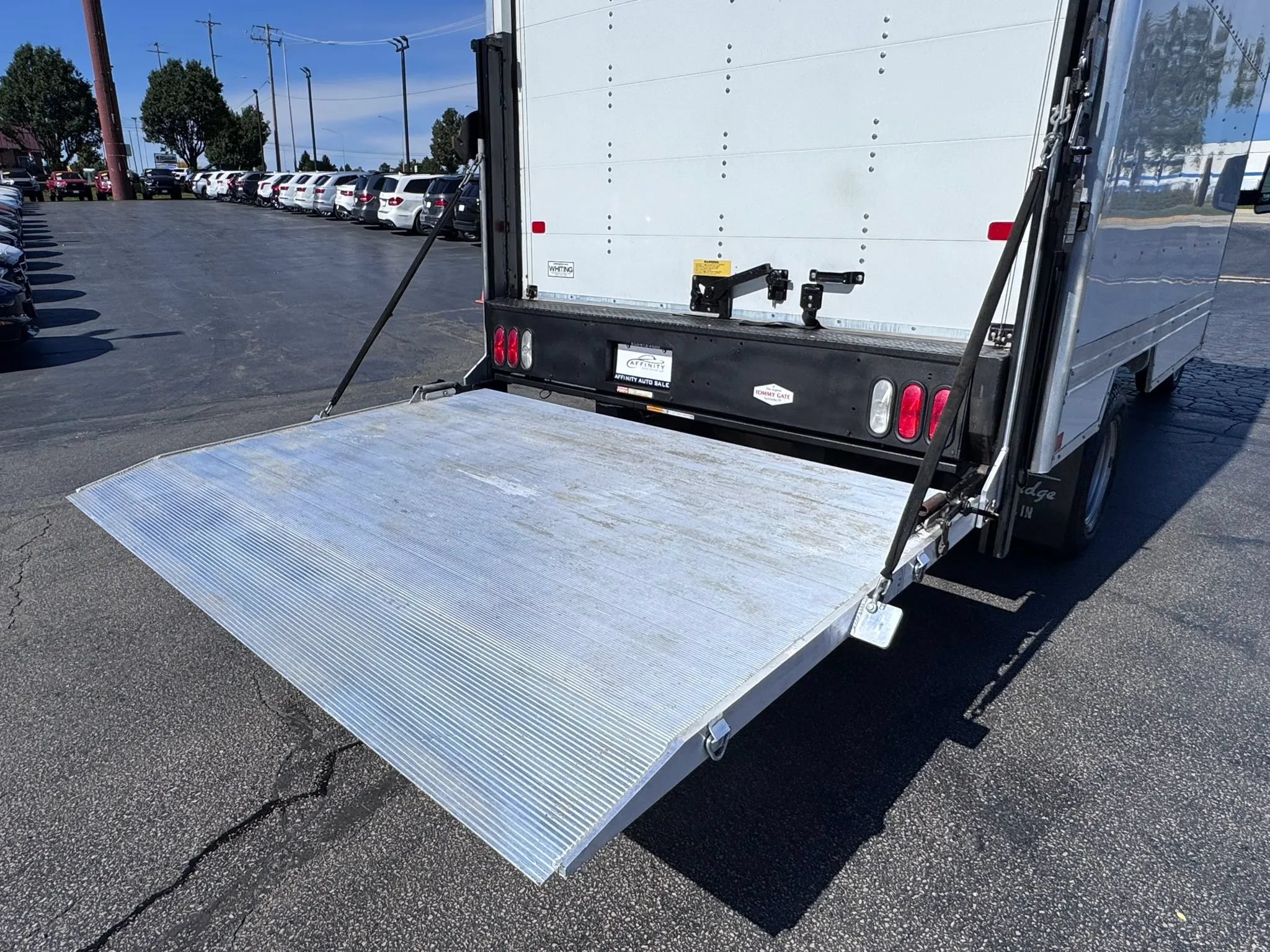 Used 2018 Chevrolet Express 3500 w/ Power Convenience Package RWD image 25