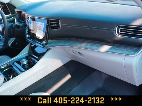 Used 2024 Jeep Wagoneer Series II w/ Flexible Seating Group RWD image 19