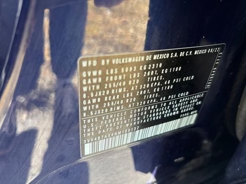 Used 2022 Volkswagen Tiguan SEL R-Line image 32