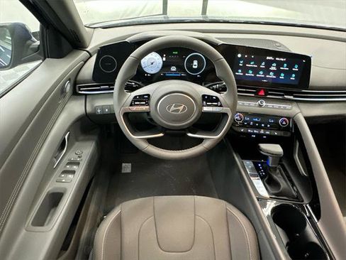 New 2025 Hyundai Elantra SEL image 24
