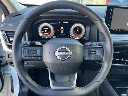 Certified 2025 Nissan Rogue Platinum w/ Tech Package image 10