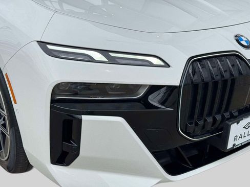 Certified 2025 BMW 740i xDrive w/ Premium Package image 7