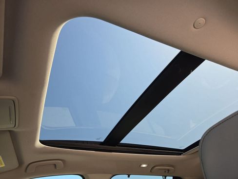 Used 2023 Honda Pilot Touring image 17