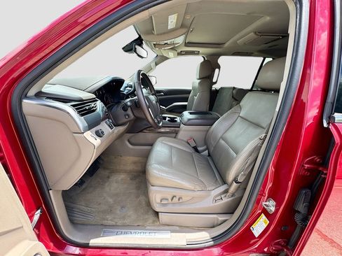 Used 2015 Chevrolet Suburban LT RWD image 25