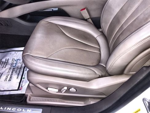 Used 2022 Lincoln Nautilus Reserve image 12