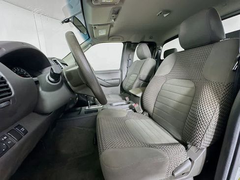 Used 2010 Nissan Frontier SE w/ SE Value Truck Pkg image 11