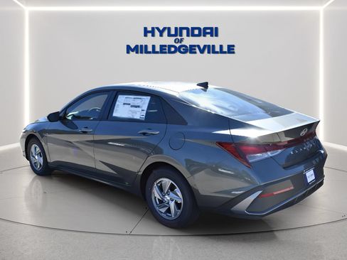 New 2026 Hyundai Elantra SE FWD image 2