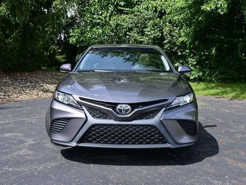 Used 2018 Toyota Camry SE w/ Moonroof Package FWD image 19