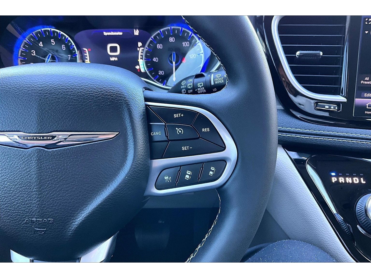 Certified 2022 Chrysler Pacifica Touring-L FWD image 12