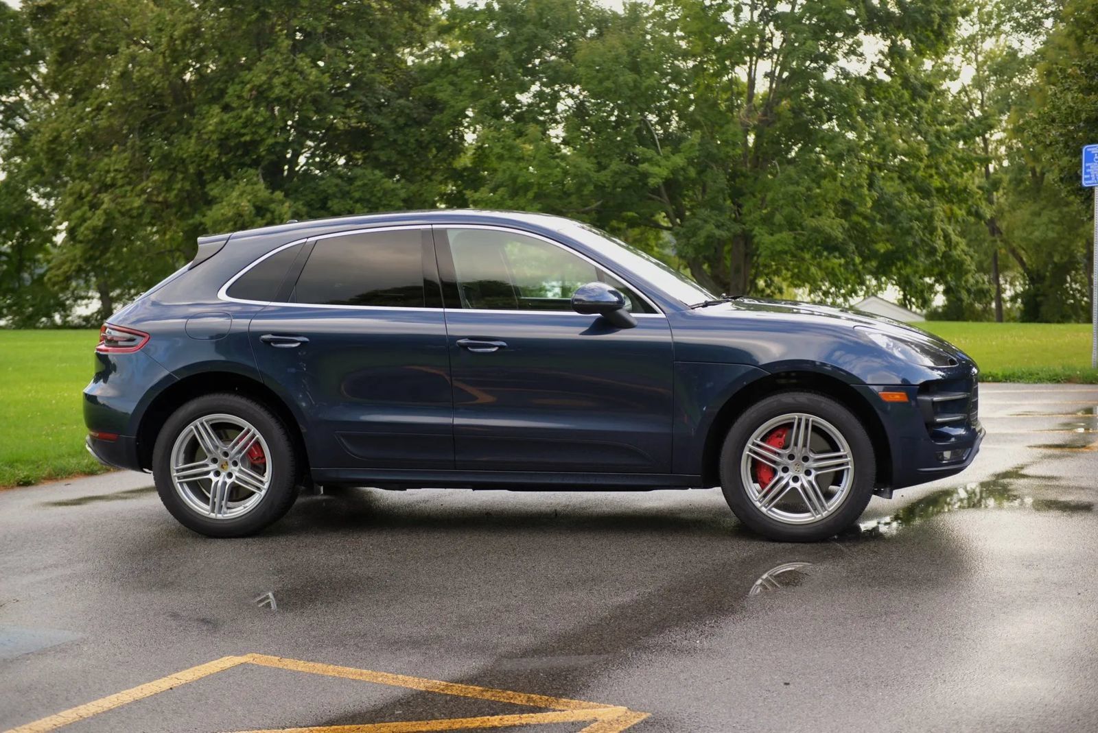 Used 2016 Porsche Macan Turbo AWD/4WD image 4