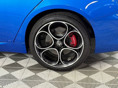 Used 2025 Alfa Romeo Giulia AWD image 14