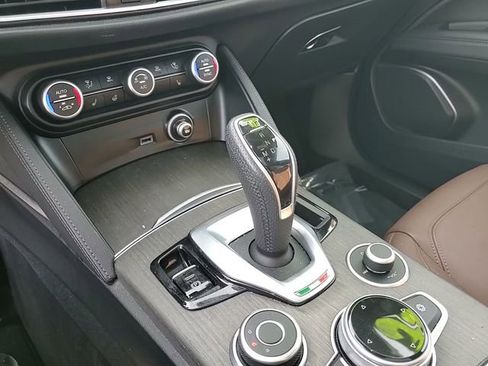 Used 2022 Alfa Romeo Stelvio Ti image 24