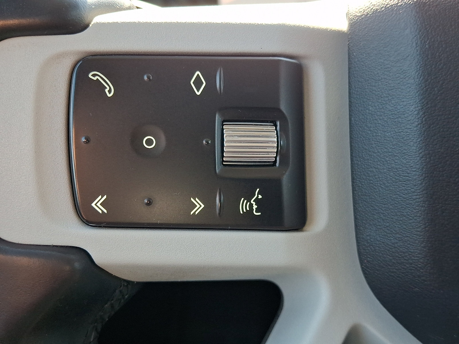 Used 2020 Land Rover Defender 110 SE AWD/4WD image 20