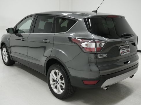 Used 2017 Ford Escape SE FWD image 6