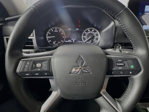 Used 2024 Mitsubishi Outlander SE image 18