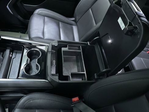 Used 2025 Chevrolet Suburban Z71 image 25