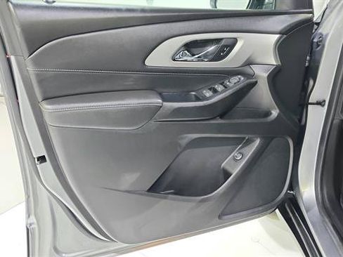 Used 2023 Chevrolet Traverse LT FWD image 20