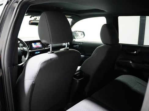 Used 2017 Toyota Tacoma TRD Sport w/ Premium & Technology Package image 19