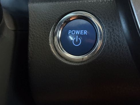 Used 2020 Toyota Camry LE w/ Preferred Accessory Package FWD image 23