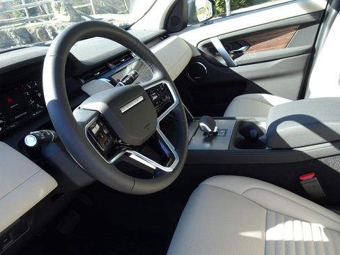 New 2025 Land Rover Discovery Sport S image 21