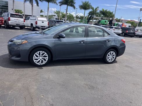Used 2017 Toyota Corolla LE FWD image 1