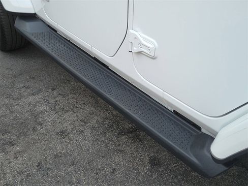 Used 2021 Jeep Wrangler Unlimited Sahara w/ Cold Weather Group image 25