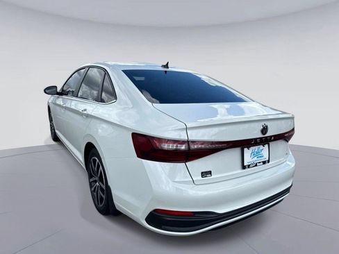 Used 2025 Volkswagen Jetta SE FWD image 6
