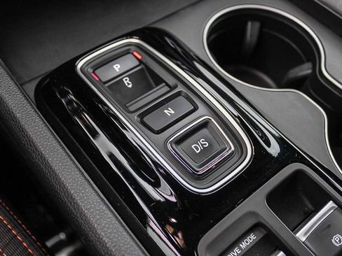 Used 2025 Honda Pilot Sport image 21