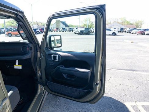 New 2026 Jeep Wrangler Unlimited Rubicon image 13