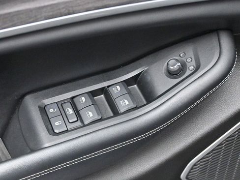 Used 2023 Jeep Grand Cherokee 4WD 4xe image 11