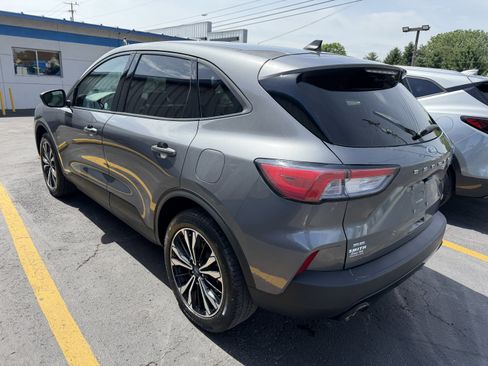 Used 2022 Ford Escape SE w/ SE Sport Appearance Package AWD/4WD image 4