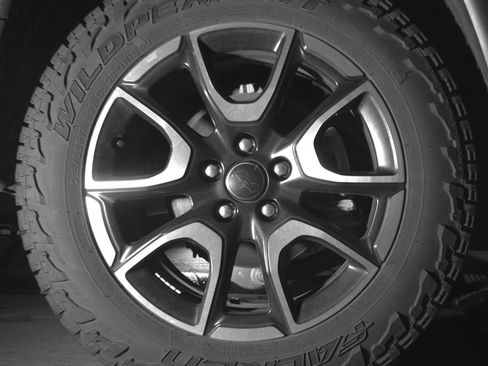 Used 2025 Jeep Compass Trailhawk AWD/4WD image 12