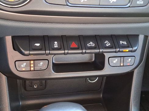 Used 2022 Chevrolet Colorado Z71 image 24