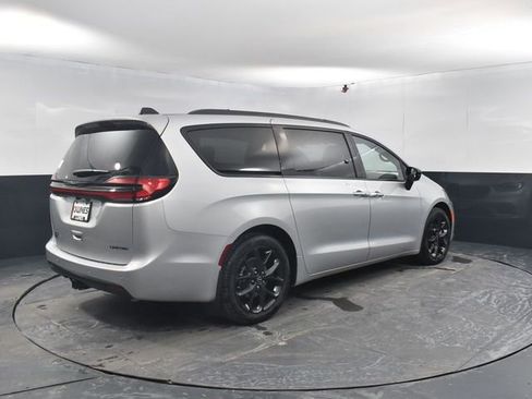 New 2026 Chrysler Pacifica Limited w/ S Appearance Package FWD image 9