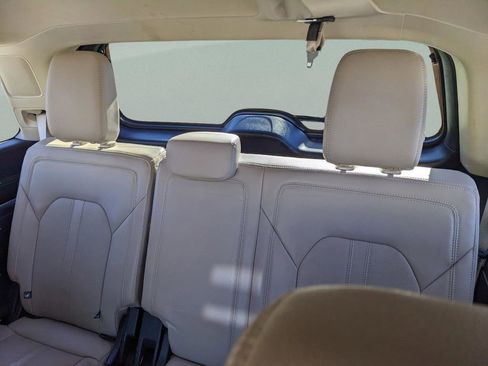 Used 2024 Ford Expedition Limited image 16