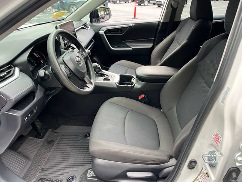 Used 2025 Toyota RAV4 LE AWD/4WD image 9