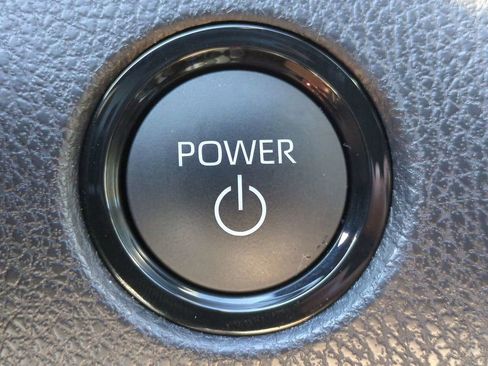 Used 2025 Toyota Camry SE image 28