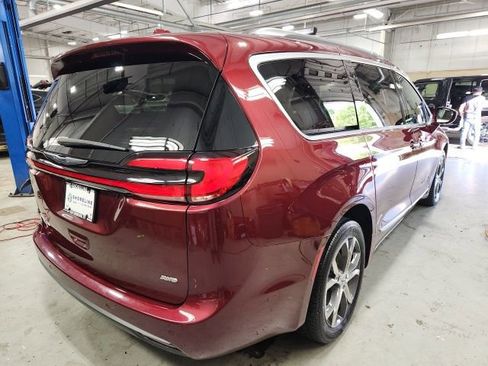 Used 2021 Chrysler Pacifica Pinnacle AWD/4WD image 4