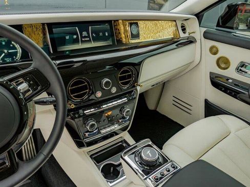 Used 2024 Rolls-Royce Phantom Sedan image 85