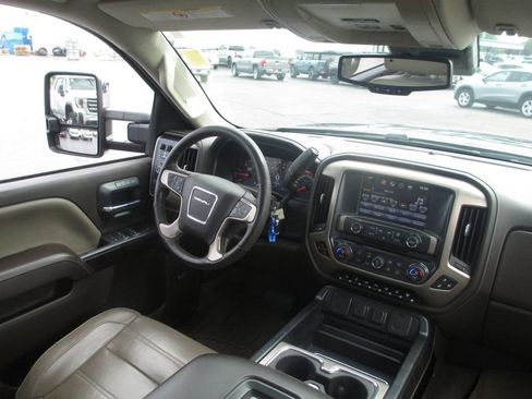 Used 2016 GMC Sierra 2500 Denali w/ Duramax Plus Package AWD/4WD image 29