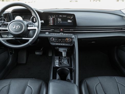 Used 2023 Hyundai Elantra Limited image 8