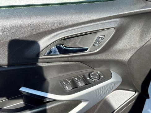 Used 2025 Chevrolet Trax LS image 17