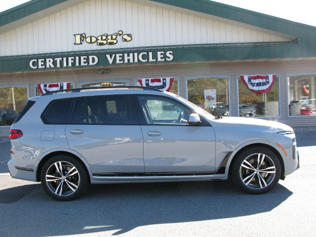 Used 2023 BMW X7 xDrive40i w/ Executive Package AWD/4WD image 3