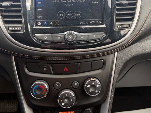 Used 2018 Chevrolet Trax LT w/ LT Convenience Package image 24