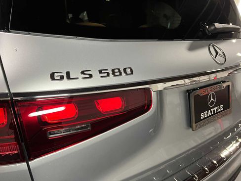 New 2026 Mercedes-Benz GLS 580 4MATIC image 14