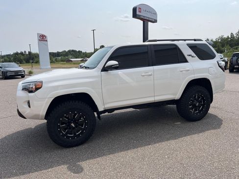 Used 2019 Toyota 4Runner TRD Off-Road Premium AWD/4WD image 9